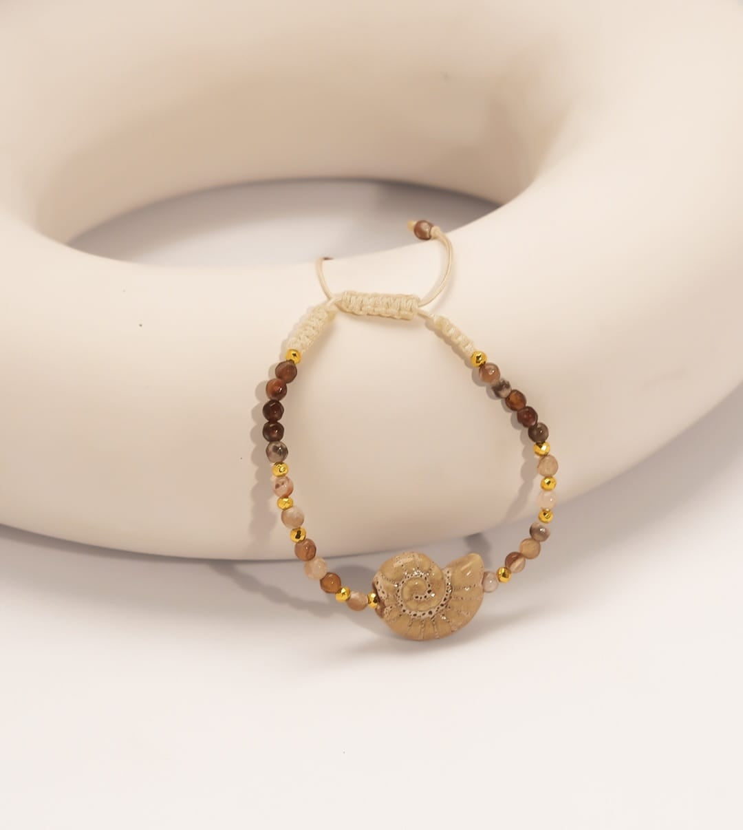 The Beige Seashell Bracelet