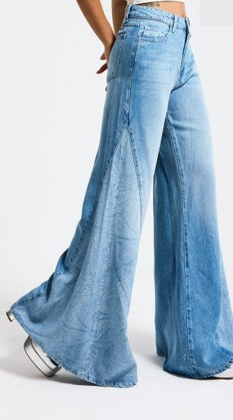 Light Flare Jeans